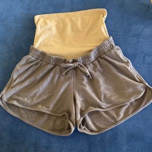 Aglow Women’s grey maternity jersey shorts